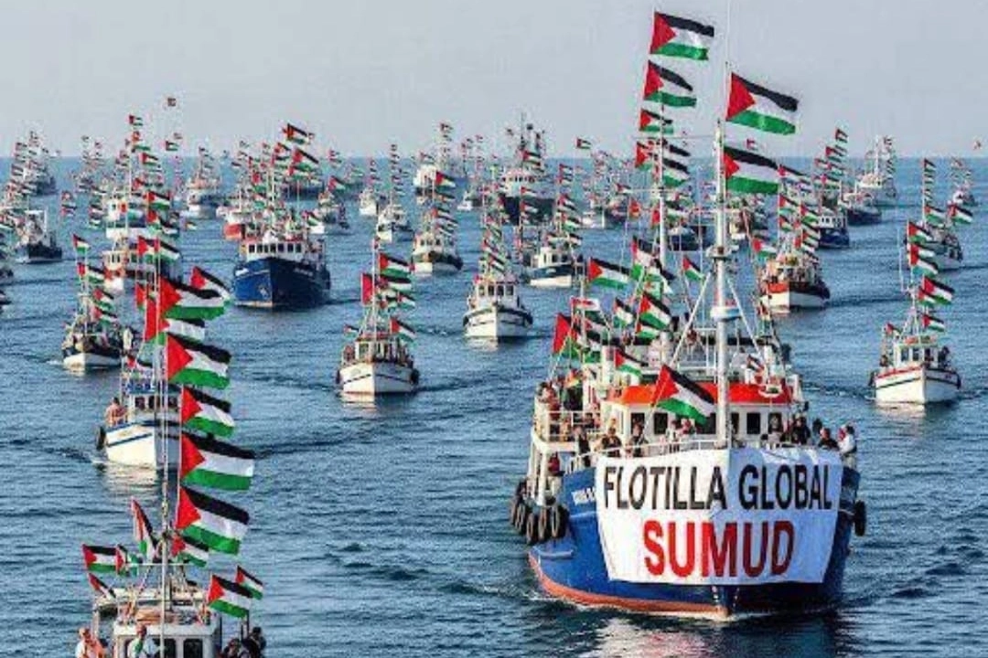Kocaeli Belediye Başkanı Tahir Büyükakın, İsrail'in Sumud Filosu'na saldırısına tepki gösteriyor.