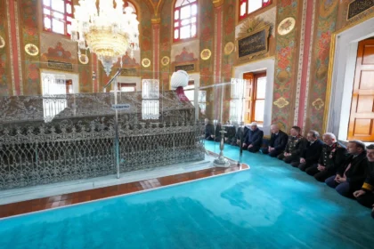 Fatih Sultan Mehmet'in kabri başında düzenlenen anma töreni