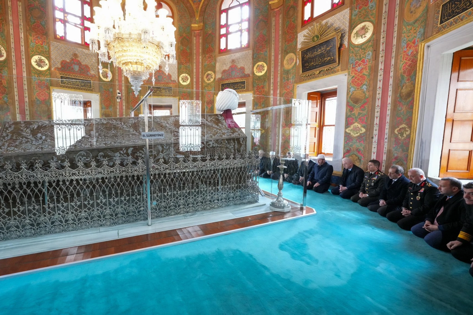 Fatih Sultan Mehmet'in kabri başında düzenlenen anma töreni