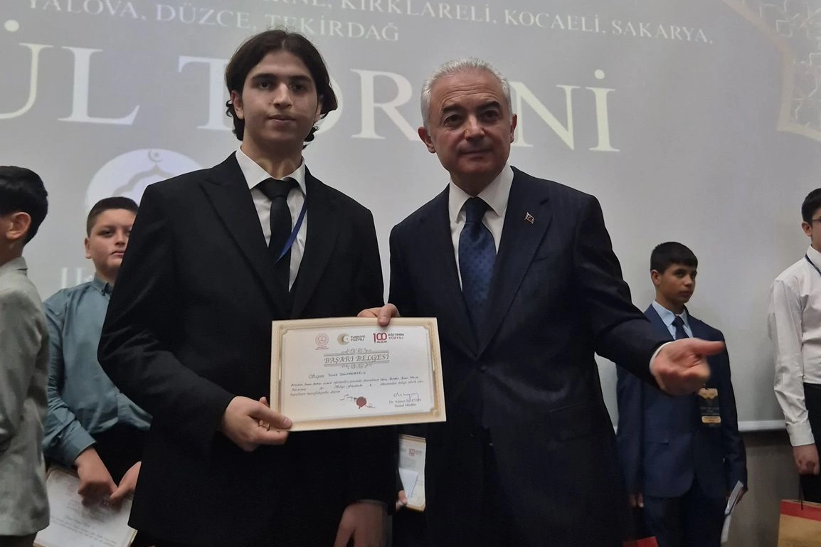 Sakaryalı gençler, Konya'da düzenlenecek Türkiye finallerinde ezan ve Kur'an okuma yarışmalarında mücadele edecek.