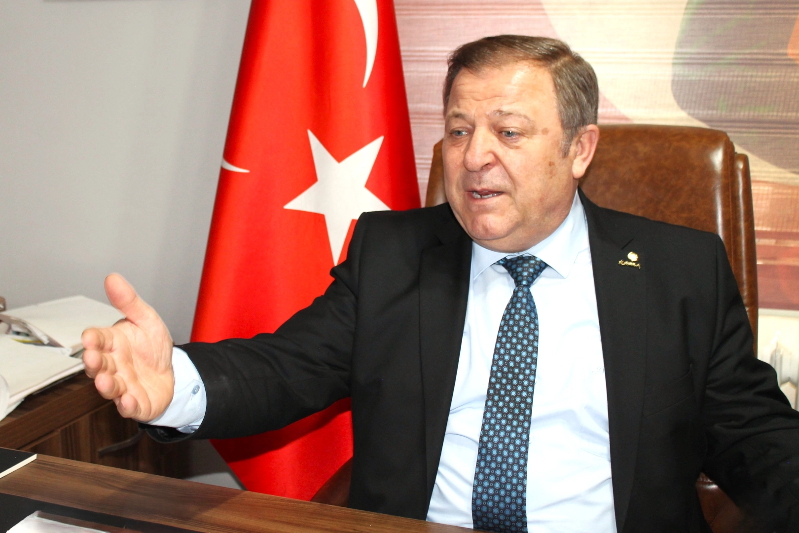 Emekliler, TÜİK tarafından açıklanan enflasyon rakamlarının gerçeği yansıtmadığını belirterek hayat pahalılığına tepki gösteriyor.
