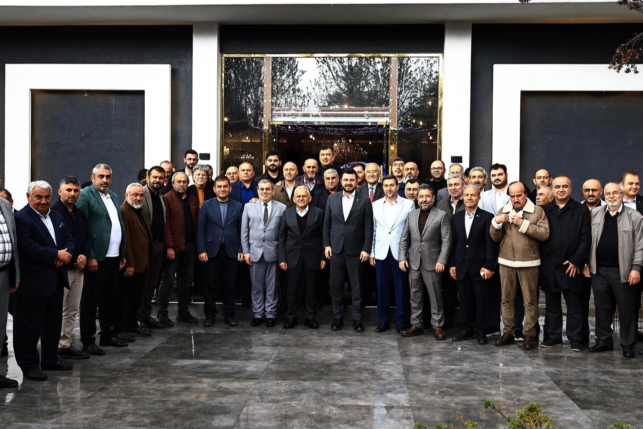 Kayseri Büyükşehir Belediye Başkanı Dr. Memduh Büyükkılıç, Kayseri Gönüllü Kültür Kuruluşları Derneği üyeleriyle buluştu.