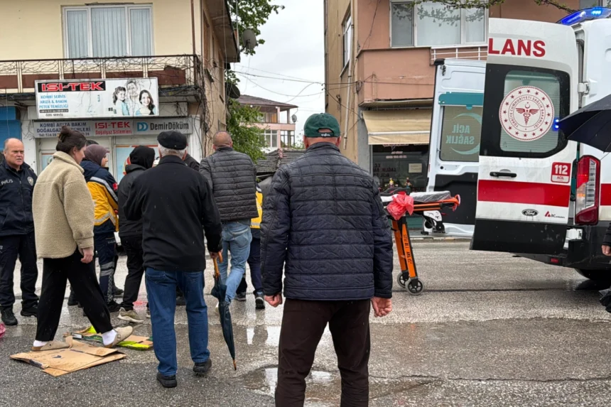 Düzce'de otomobilin çarptığı yayanın yaralandığı trafik kazası