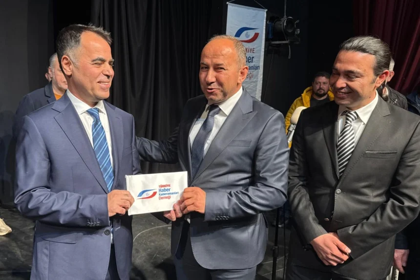Zihni Oğuz Akın, Türkiye Haber Kameramanları Derneği'nin yeni başkanı olarak seçildi.