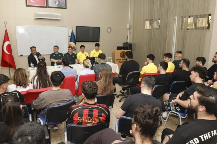 Mersin Üniversitesi'nde basketbol altyapısı üzerine düzenlenen panelden bir görünüm