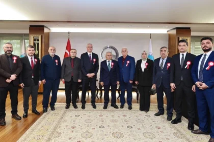 Kayseri Büyükşehir Belediye Başkanı Memduh Büyükkılıç, Vakıf Haftası kapsamında heyeti ağırladı.