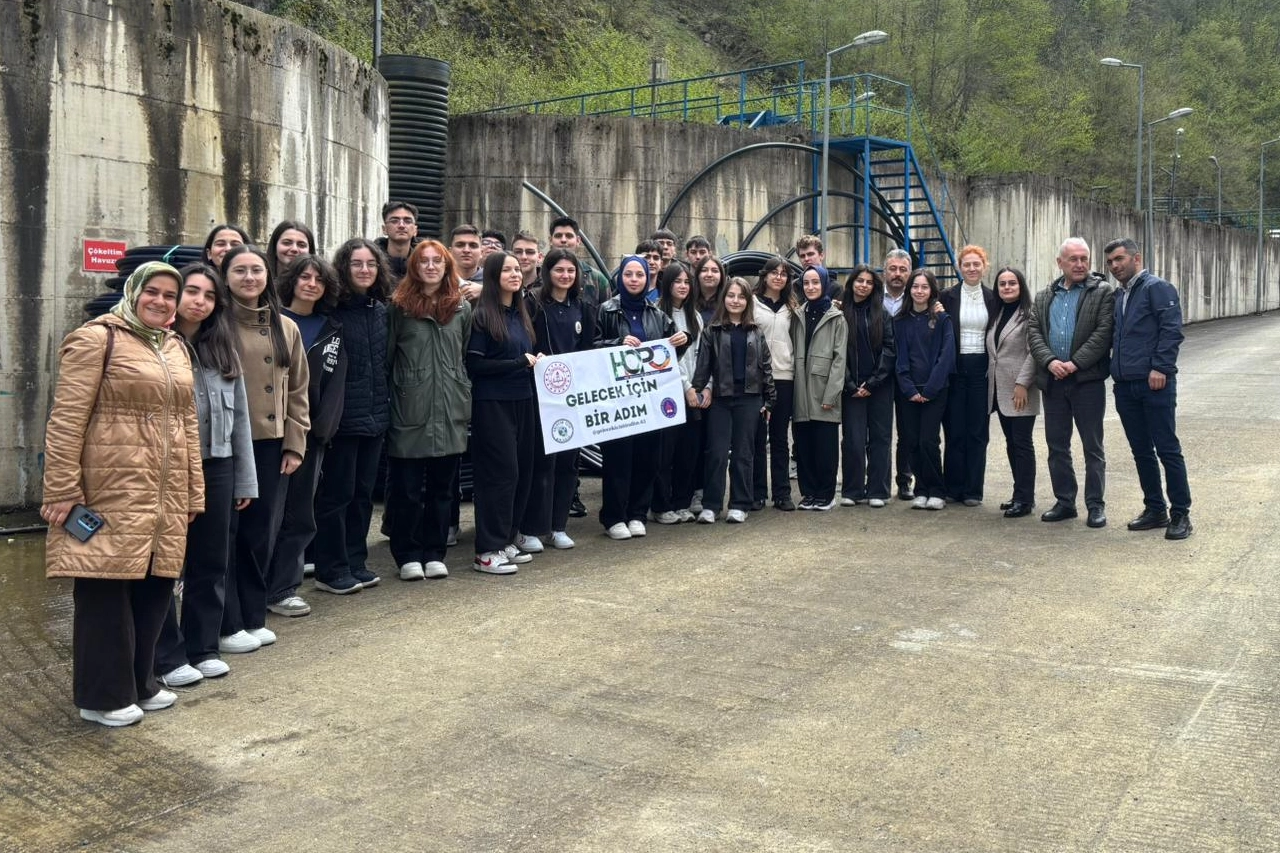 Trabzon'da fen lisesi öğrencileri atık su arıtma tesisini ziyaret ederek çevre bilinci eğitimi aldı.