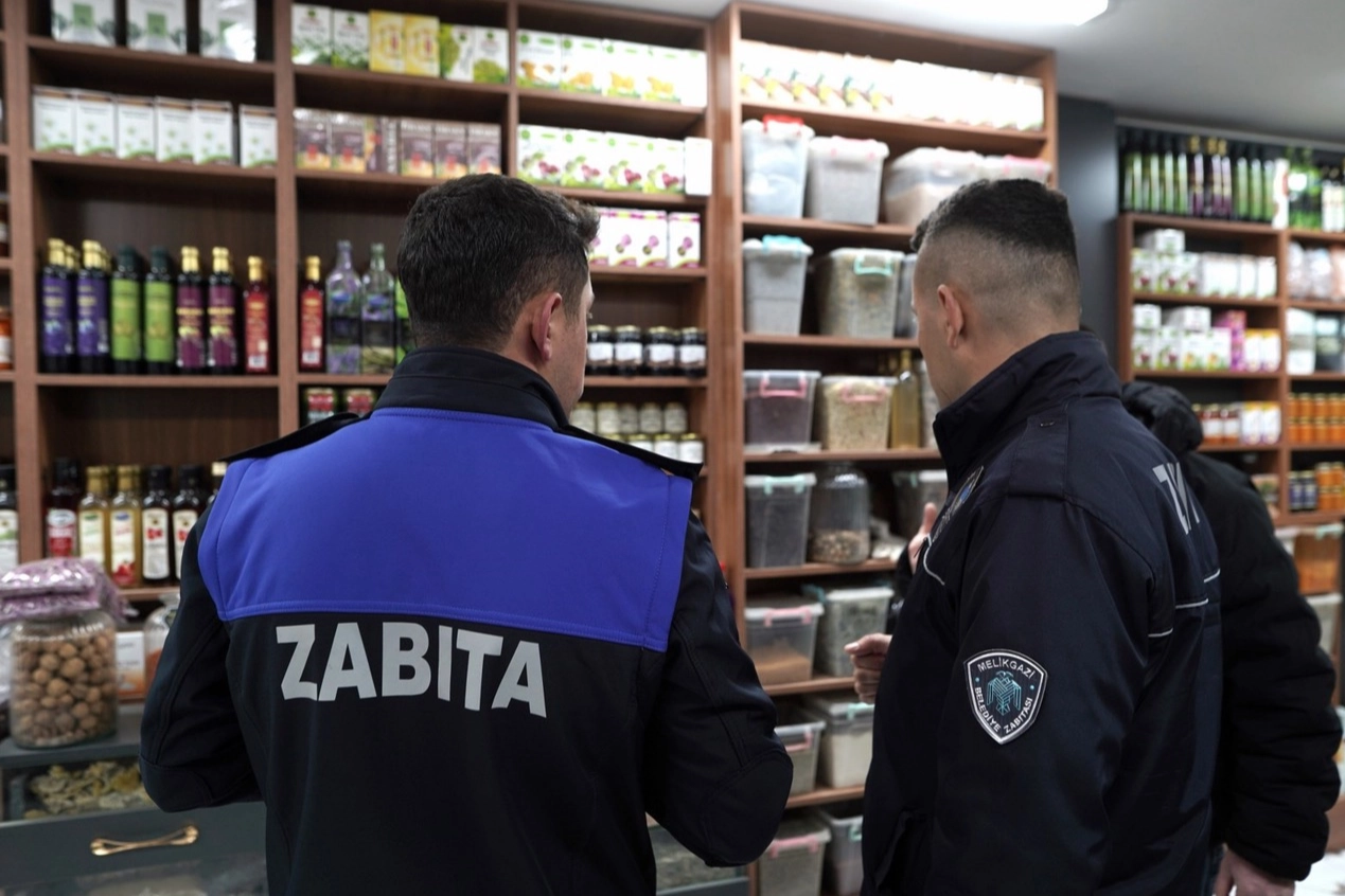 Melikgazi zabıta ekipleri kasap ve baharatçılarda denetim yapıyor
