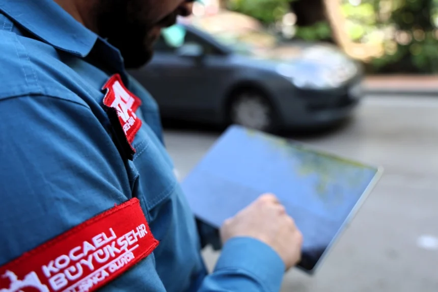 Kocaeli Büyükşehir Belediyesi'nin şehri tarayan Göz Kulak ekiplerinin çalışması.