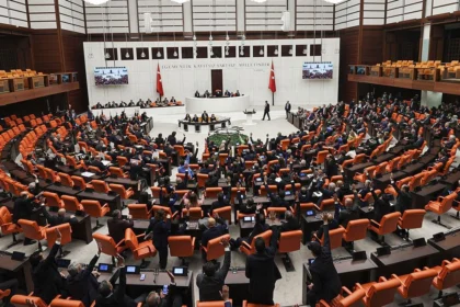 TBMM'de fahiş aidatlar ve yapı denetimiyle ilgili yeni düzenlemeleri içeren kanun teklifinin 6 maddesi daha kabul edildi.