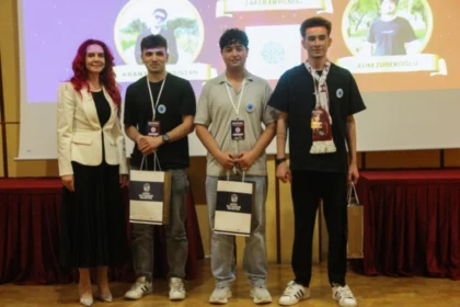 Hatay'da 'Doğru Bilginin İzinde' Bilgi Yarışması'nda gençlerin dezenformasyona karşı mücadelesi