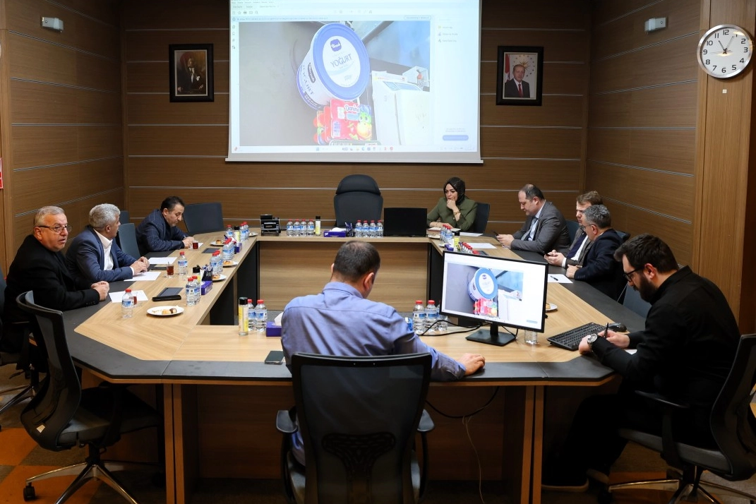 Kocaeli'de toplu taşıma araçlarında yapılan denetimlerde kural ihlali yapan şoförlere ceza kesildi.