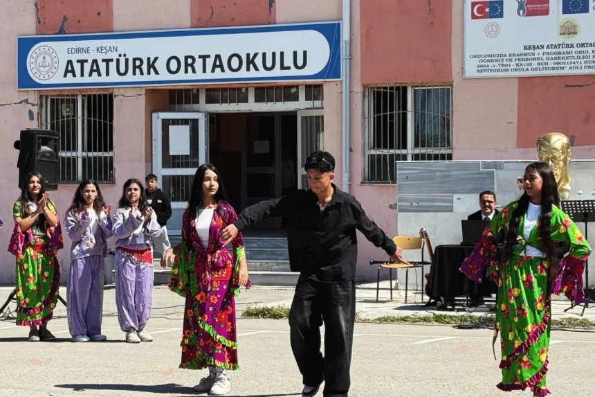 Keşan Atatürk Ortaokulu'nda bahar şenliği ve Hıdırellez kutlaması
