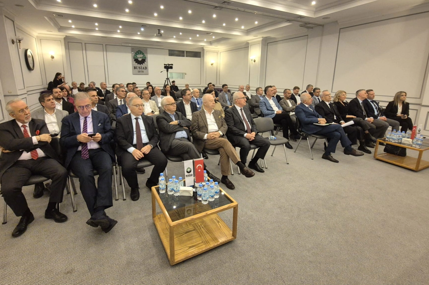 BUSİAD'dan Kritik Rapor: Türkiye Hem Risk Hem Fırsatlarla Dolu Bir Dönemde