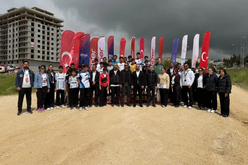 Mardin İmam Hatip Spor Oyunları İl Şampiyonası'nda gençlerin spor coşkusu