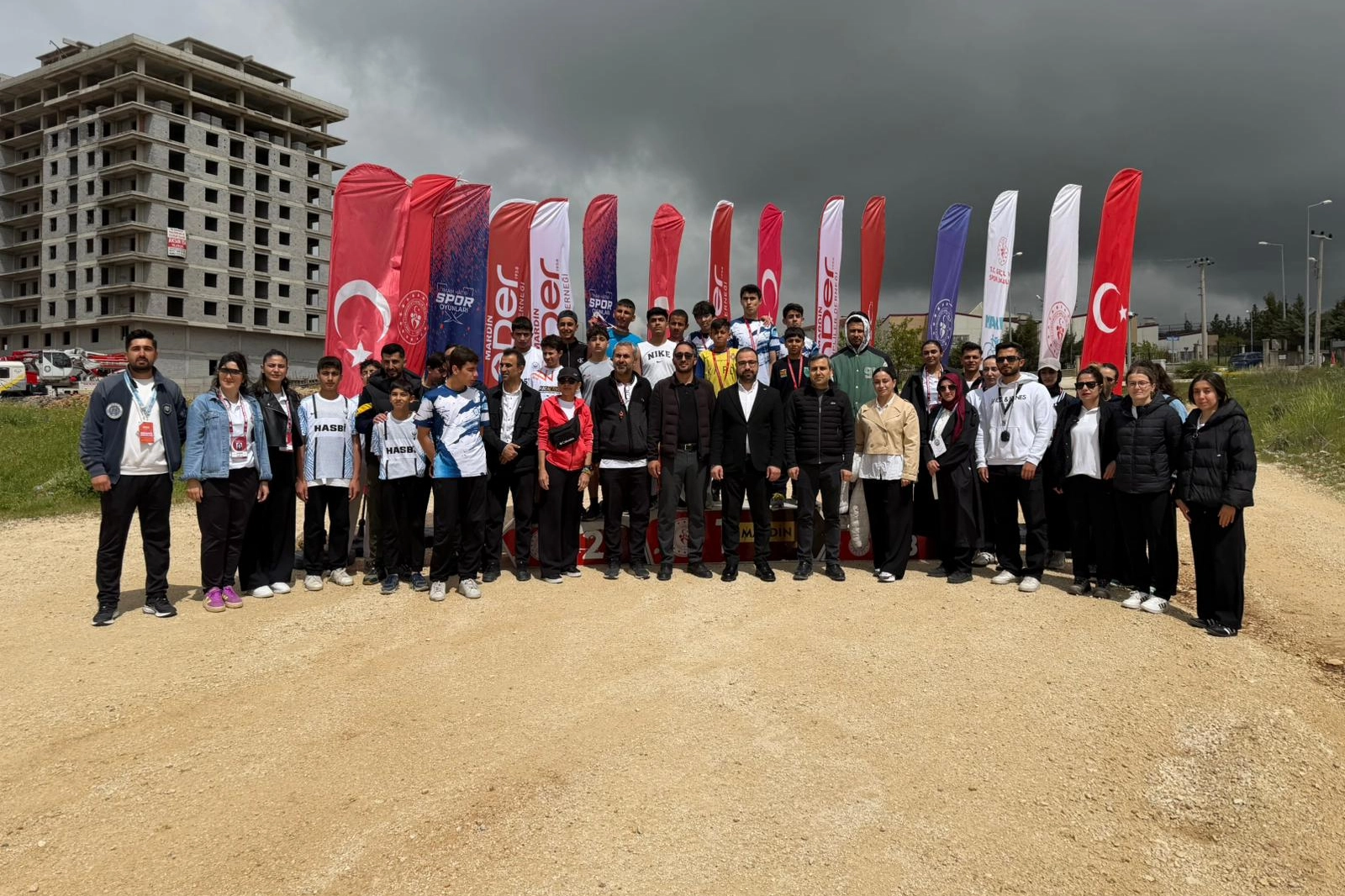 Mardin İmam Hatip Spor Oyunları İl Şampiyonası'nda gençlerin spor coşkusu