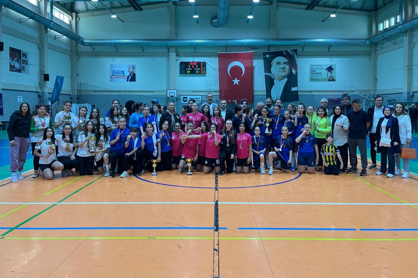 Osmangazi Küçük Kızlar Futsal İlçe Şampiyonası ödül töreni