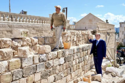 Midyat'ın tarihi dokusu katori taşı ile restore ediliyor