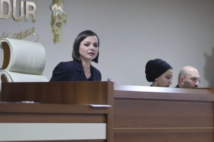 Karabağlar Belediye Başkanı Helin Kınay, belediyenin mali durumu ve projeleri hakkında konuştu.