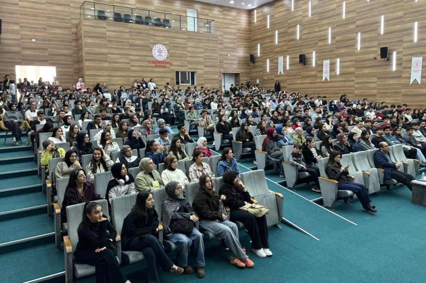 Van'da YKS'ye hazırlanan öğrencilere yönelik motivasyon ve rehberlik programı