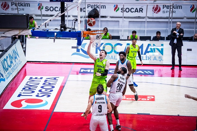 TOFAŞ Basketbol Takımı, Aliağa Petkimspor ile sezonun son maçına çıkıyor.